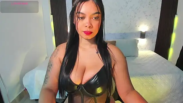 Snapshot of MartinaBianchi chatting on October 2025 02:33:01 AM MartinaBianchi online show from October 2025 02:33:01 AM