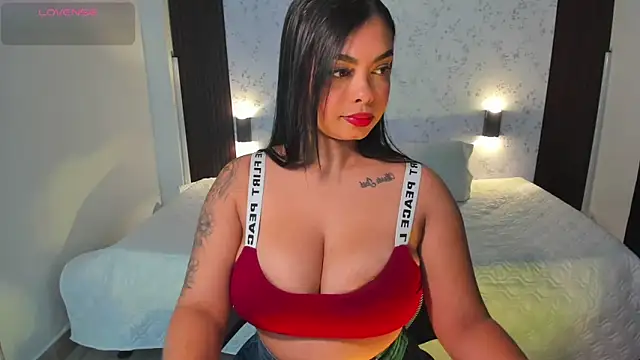 Snapshot of MartinaBianchi chatting on October 2025 11:16:01 PM MartinaBianchi online show from October 2025 11:16:01 PM