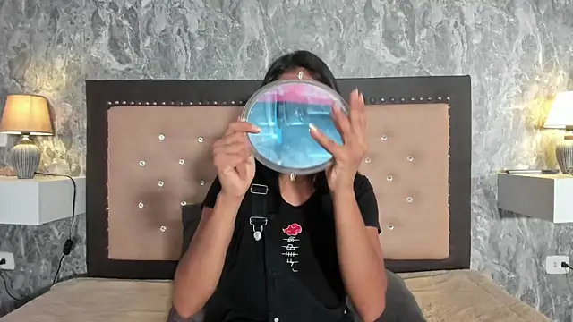 JuliKim  online show from February 2026 12:31:01 PM