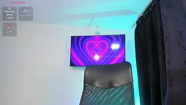 Snapshot of Fenty_XX chatting on April 2026 06:00:02 AM Fenty XX online show from April 2026 06:00:02 AM