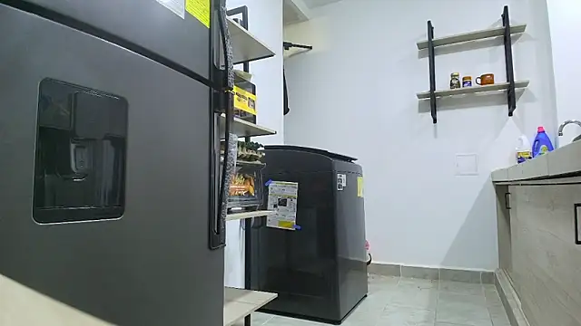 Snapshot of roxana_collins chatting on March 2026 02:28:01 AM roxana collins online show from March 2026 02:28:01 AM