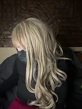 Snapshot of Mayoosh6 chatting on February 2025 06:23:01 AM Mayoosh6 online show from February 2025 06:23:01 AM