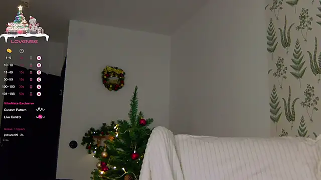 Snapshot of Marie_Diaze chatting on December 2024 08:43:02 AM Marie Diaze online show from December 2024 08:43:02 AM