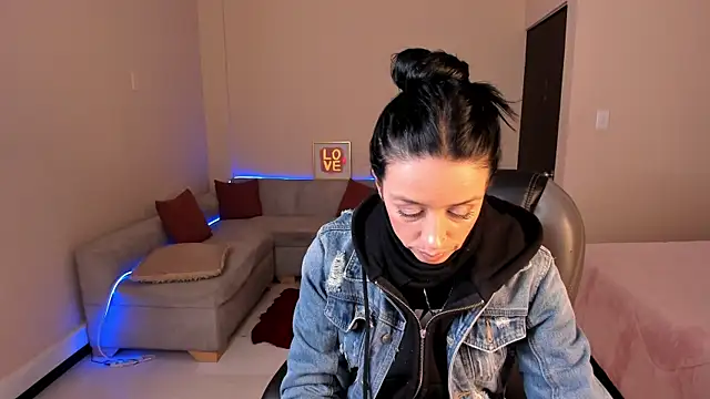 Kristen Garner online show from June 2026 08:20:02 PM