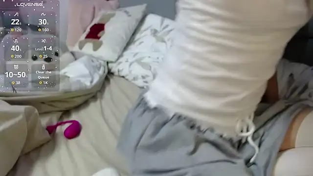 Snapshot of Viktoriiya_bald chatting on November 2025 02:58:01 AM Viktoriiya bald online show from November 2025 02:58:01 AM