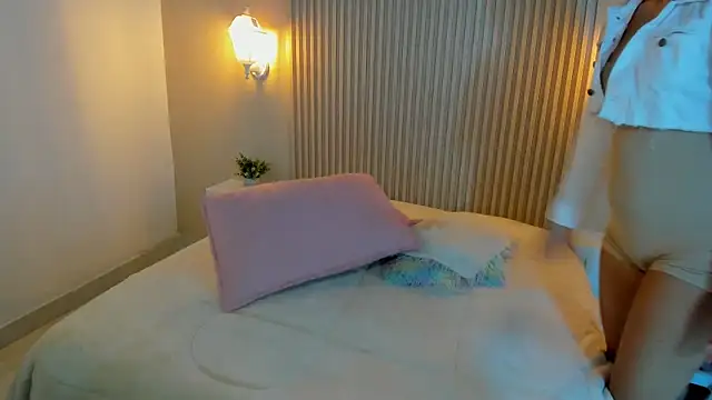 EmilyEvans7 online show from November 2025 04:56:01 PM