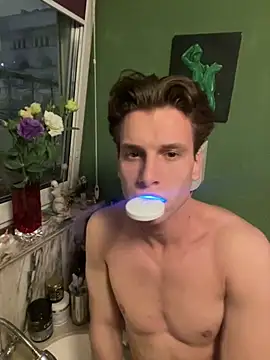 ETHAN MOORE online show from October 2025 03:35:02 PM