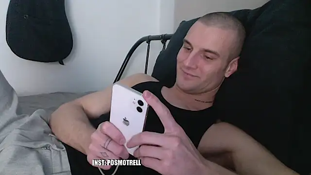 Snapshot of ETHAN_MOORE chatting on February 2026 04:16:02 PM ETHAN MOORE online show from February 2026 04:16:02 PM