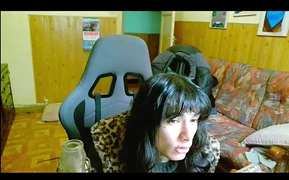 calliemaggotbone online show from December 2025 02:34:01 PM