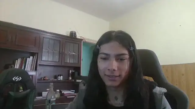 Snapshot of calliemaggotbone chatting on April 2026 10:40:01 AM calliemaggotbone online show from April 2026 10:40:01 AM