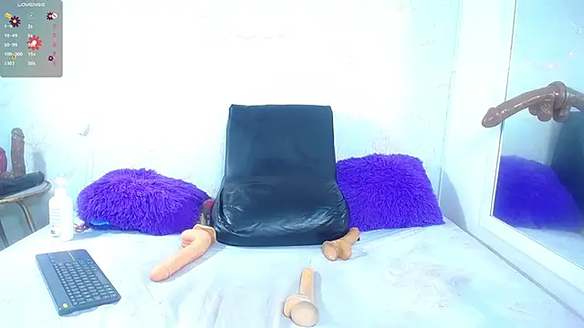 Snapshot of YHENDELYN_STONE chatting on December 2024 03:01:02 AM YHENDELYN STONE online show from December 2024 03:01:02 AM