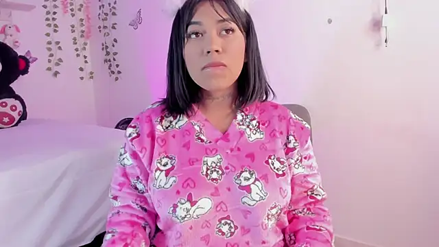 Snapshot of Emily_restrepo chatting on December 2024 04:34:01 AM Emily restrepo online show from December 2024 04:34:01 AM