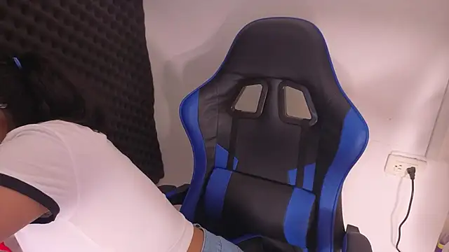 Snapshot of Cuteprincess21 chatting on February 2026 02:30:01 AM Cuteprincess21 online show from February 2026 02:30:01 AM