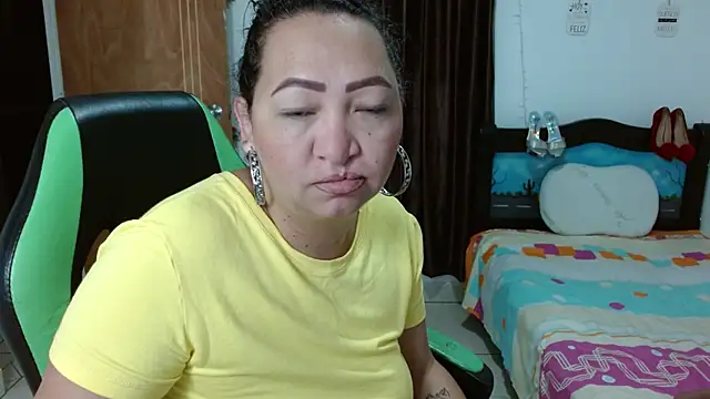 Snapshot of candy_crazy38 chatting on January 2025 08:01:01 AM candy crazy38 online show from January 2025 08:01:01 AM