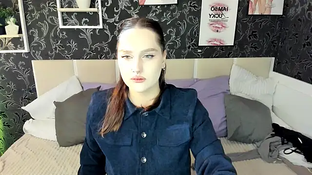 Snapshot of SofiaLovelyC chatting on May 2026 06:10:01 AM SofiaLovelyC online show from May 2026 06:10:01 AM