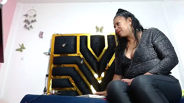 Helennahot online show from February 2025 01:14:02 PM