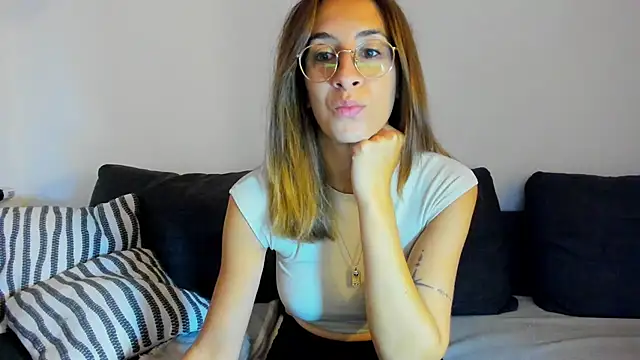 Snapshot of DesireMore90 chatting on October 2025 05:27:02 AM DesireMore90 online show from October 2025 05:27:02 AM