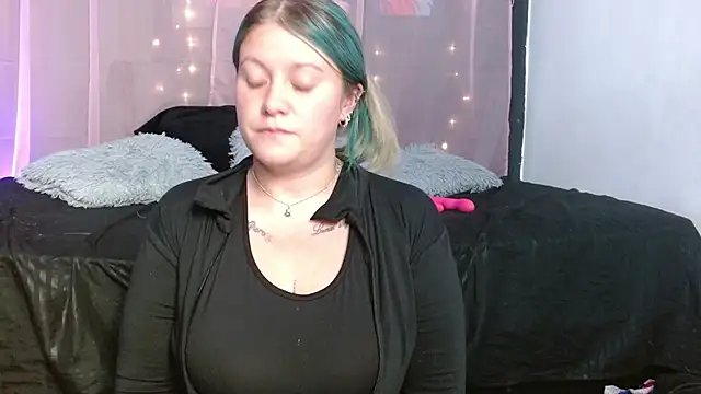 Snapshot of miley_jensen chatting on December 2024 11:07:02 AM miley jensen online show from December 2024 11:07:02 AM