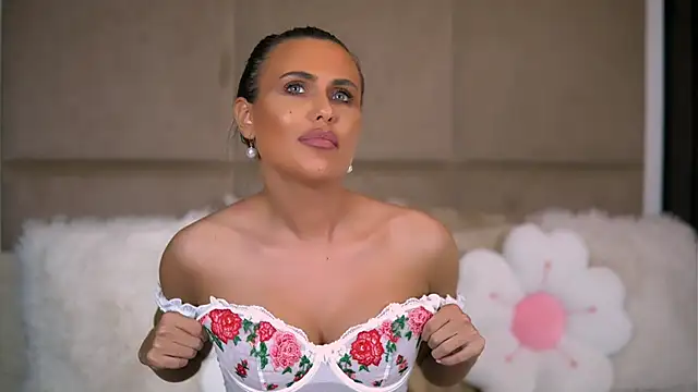 Snapshot of AnaisBellas chatting on February 2025 04:35:01 AM AnaisBellas online show from February 2025 04:35:01 AM