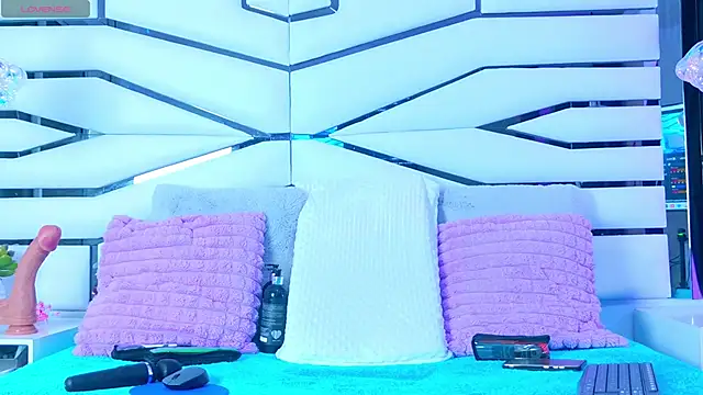 Iris Ross  online show from February 2025 11:18:02 AM