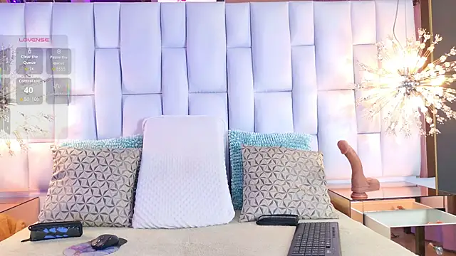 Iris Ross  online show from September 2025 11:37:02 AM