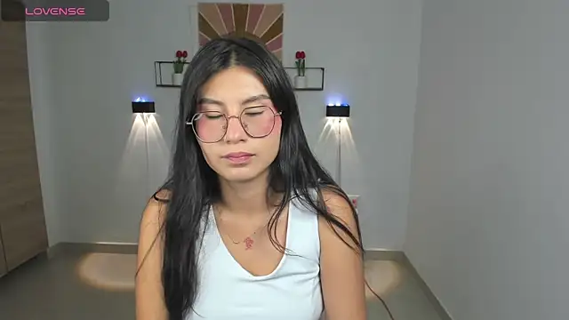 Snapshot of emily_villamil chatting on November 2025 08:31:01 PM emily villamil online show from November 2025 08:31:01 PM