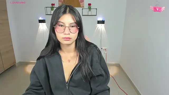 Snapshot of emily_villamil chatting on November 2025 08:41:02 PM emily villamil online show from November 2025 08:41:02 PM