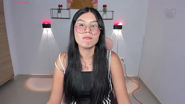 Snapshot of emily_villamil chatting on April 2026 09:09:02 PM emily villamil online show from April 2026 09:09:02 PM