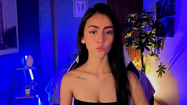 Coralinnee  online show from June 2026 02:14:02 AM