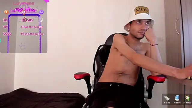 Snapshot of Aron_Baylor chatting on March 2026 09:54:01 PM Aron Baylor online show from March 2026 09:54:01 PM