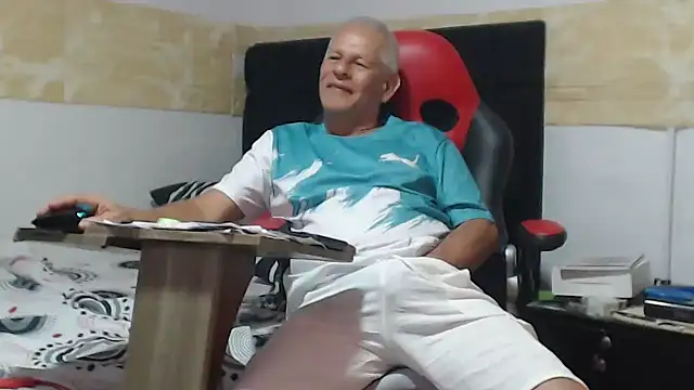 Snapshot of VALENTINO1983_ chatting on October 2025 03:36:01 AM VALENTINO1983 online show from October 2025 03:36:01 AM