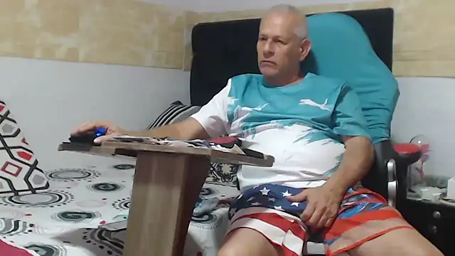 Snapshot of VALENTINO1983_ chatting on October 2025 02:42:01 AM VALENTINO1983 online show from October 2025 02:42:01 AM