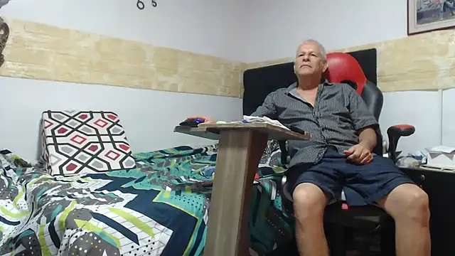 Snapshot of VALENTINO1983_ chatting on November 2025 10:04:02 PM VALENTINO1983 online show from November 2025 10:04:02 PM