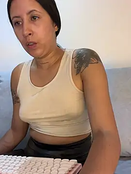 Snapshot of marthina_thompsson chatting on February 2025 05:08:01 AM marthina thompsson online show from February 2025 05:08:01 AM