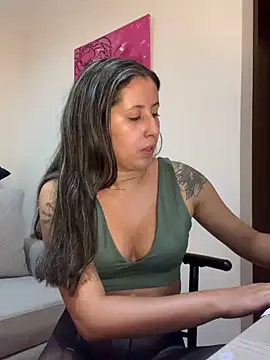 Snapshot of marthina_thompsson chatting on March 2025 05:53:02 AM marthina thompsson online show from March 2025 05:53:02 AM