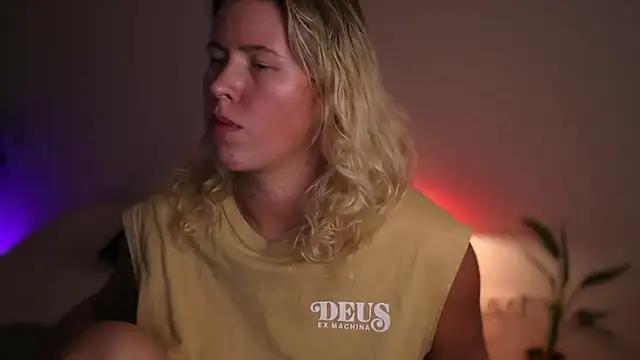 moonamii online show from October 2025 07:33:02 PM