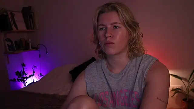 moonamii online show from December 2025 06:25:02 PM