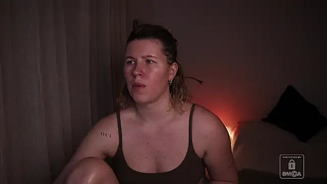 Snapshot of moonamii chatting on February 2026 07:08:01 PM moonamii online show from February 2026 07:08:01 PM