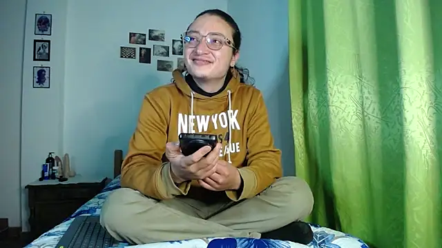 Snapshot of monkeywillwhite chatting on November 2025 05:17:01 AM monkeywillwhite online show from November 2025 05:17:01 AM