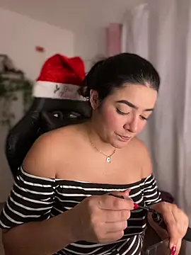 Snapshot of Lia_flowers chatting on December 2024 01:32:02 AM Lia flowers online show from December 2024 01:32:02 AM