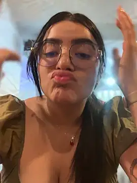 Snapshot of Lia_flowers chatting on January 2025 11:45:02 PM Lia flowers online show from January 2025 11:45:02 PM