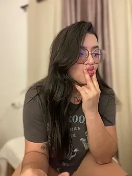 Snapshot of Lia_flowers chatting on February 2025 10:59:02 PM Lia flowers online show from February 2025 10:59:02 PM