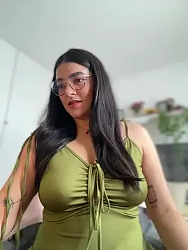 Snapshot of Lia_flowers chatting on February 2025 08:33:02 PM Lia flowers online show from February 2025 08:33:02 PM