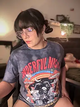 Snapshot of Lia_flowers chatting on September 2025 12:48:02 AM Lia flowers online show from September 2025 12:48:02 AM