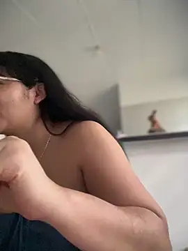 Snapshot of Lia_flowers chatting on October 2025 10:04:02 PM Lia flowers online show from October 2025 10:04:02 PM