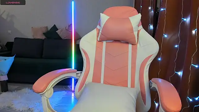 Snapshot of Queen_baby chatting on January 2026 01:42:01 AM Queen baby online show from January 2026 01:42:01 AM