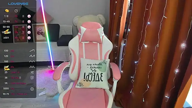 Snapshot of Queen_baby chatting on February 2026 03:22:02 AM Queen baby online show from February 2026 03:22:02 AM