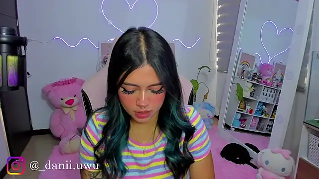 Snapshot of CuteDani_ chatting on April 2026 03:43:01 PM CuteDani online show from April 2026 03:43:01 PM