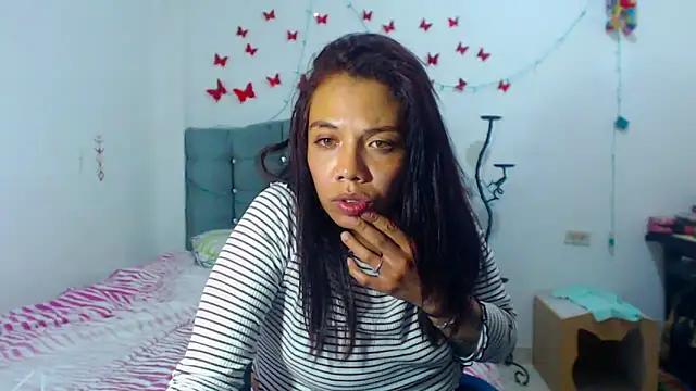 Snapshot of AmaraRoberts420 chatting on March 2025 01:42:02 AM AmaraRoberts420 online show from March 2025 01:42:02 AM