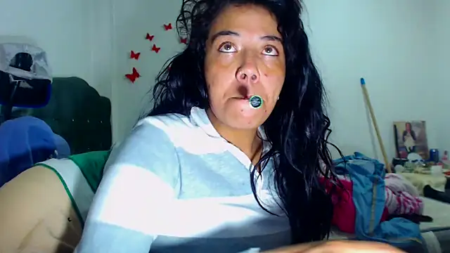 AmaraRoberts420 online show from November 2025 08:29:01 PM